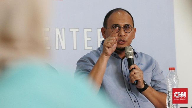 Anggota BURT Andre Rosiade mendesak Setjen DPR menyelesaikan masalah lift di lingkungan Kompleks Parlemen sebelum 1 Juni 2022.