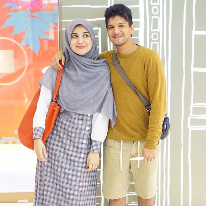 Shireen nampaknya lebih sering foto bareng sama sang adik nih. Akrab banget ya. (Foto: Instagram @shireensungkar)