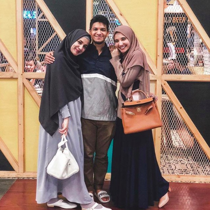 Kebersamaan Zaski dan Shireen cukup sering terlihat ya, Bun. Tapi bukan berarti mereka enggak pernah kumpul bareng Yusuf lho. (Foto: Instagram @zaskiasungkar15)