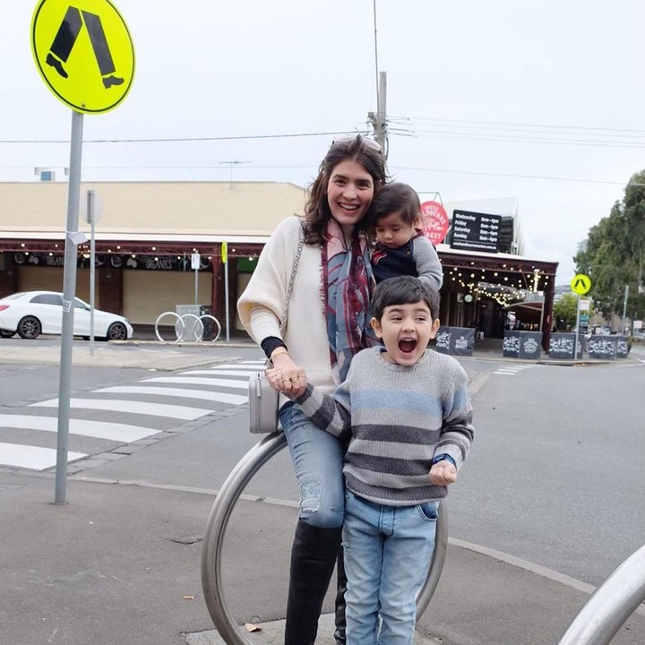 <p>Carissa Puteri juga tak ketinggalan membawa keluarganya liburan ke Australia. Ekspresi si sulung, Quenzino Acana Naif, saat difoto sangat menggemaskan ya, Bun. (Foto: Instagram @carissa_puteri)</p>