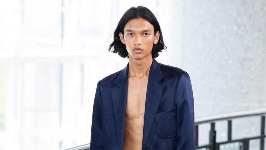 Model pria asal Indonesia, Marcel Fritz, tampil di Paris & Milan Fashion Week.
