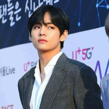 Perdana Naik Taksi, V BTS Ditipu