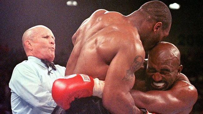 Holyfield Mengaku Ingin Balas Gigit Tyson