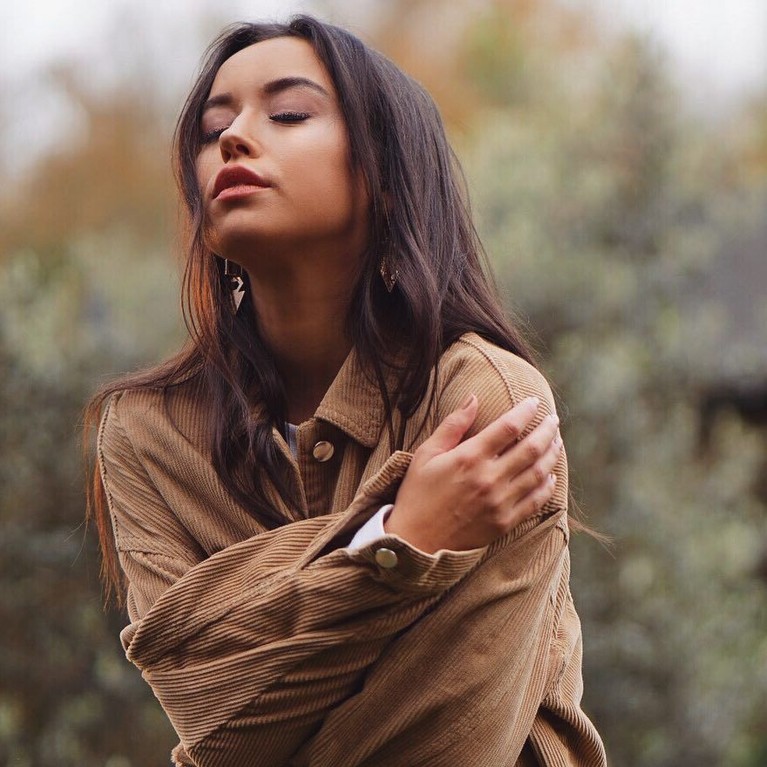 Pesona Tugba Yurt, Penyanyi 'Apalah Cinta' Versi Turki Begini pesona Tugba Yurt, penyanyi cantik Turki yang juga penyanyi asli Apalah Cinta milik Ayu Ting Ting dan Keremcem.