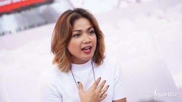 img-title Rugi Rp17 Miliar, Nirina Zubir Menangis Jadi Korban Mafia Tanah