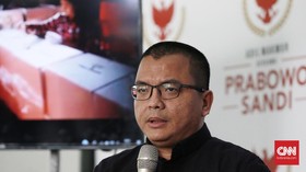 Denny Indrayana Laporkan Dugaan Politik Uang ke Bawaslu