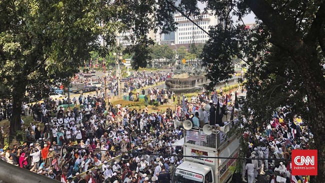 Orator aksi Tahlil 266 melalui mobil komando meminta Prabowo Subianto menolak ajakan rekonsiliasi dan juga menolak hasil Pilpres bila MK memenangkan kubu 01.