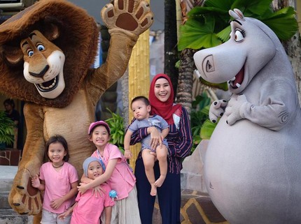 Alasan Zaskia Adya Mecca Larang Orang Sentuh Wajah Anak-anaknya