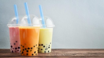 Minuman manis murahan hingga premium sangat mudah ditemui di sekitar anak-anak. Tanpa sadar, minuman itu jadi salah satu pemicu diabetes pada anak.