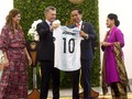 KPK Minta Jokowi Laporkan Jersey Pemberian Presiden Argentina