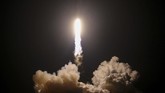 FOTO : SpaceX Luncurkan Roket Pembawa Misi Demo Teknologi SpaceX berhasil meluncurkan roket Falcon Heavy yang membawa misi demonstrasi teknologi NASA untuk membantu membawa astronaut Amerika Serikat ke Mars.