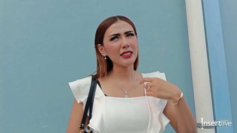 Heboh Bau Ikan Asin Fairuz A Rafiq, Rey Utami: Itu Biasa Rey Utami menjawab pertanyaan soal bau ikan asin Fairuz yang menuai kontra.