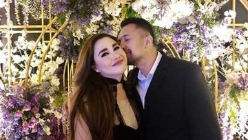 Dimas Anggara dan Nadine Chandrawinata