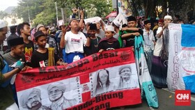 Massa Aksi Tahlil 266 Minta Bahar Smith Dibebaskan