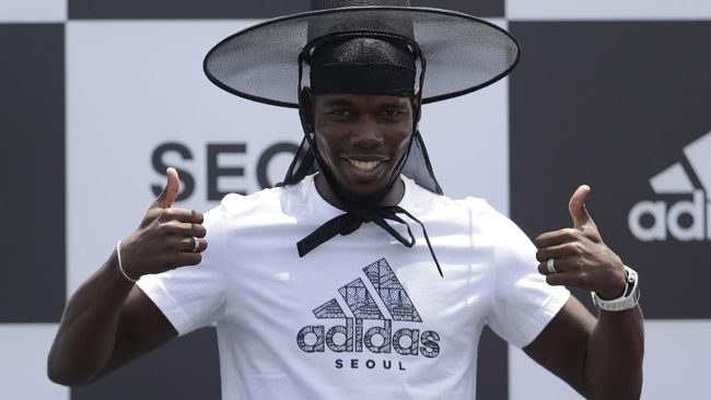 Manchester United's soccer player Paul Pogba, wearing the South Korean traditional hat, poses during a media day in Seoul, South Korea, Thursday, June 13, 2019. Pogba is in Seoul as a part of his Asian tour. (AP Photo/Lee Jin-man)