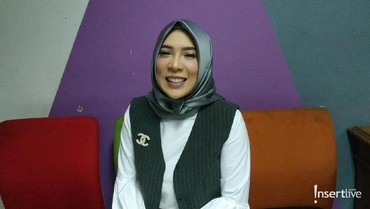 img-title Utamakan Keluarga, Fitri Tropica Pilih Melahirkan di Indonesia