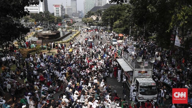 Massa aksi tahlil 266 membubarkan diri sekitar pukul 16.30 WIB. Massa berjanji akan kembali menggelar aksi di sekitar gedung MK, Kamis (27/6).