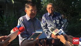 Bertemu SBY, JK Cerita soal Kenangan 9 Kaleng Kerupuk