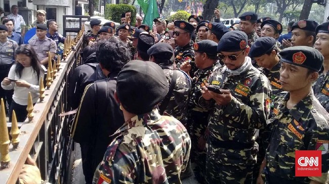 GP Ansor DKI Jakarta menilai tidak ada kontrol yang jelas terkait kualifikasi ustaz yang diperbolehkan menjadi penceramah di masjid Balai Kota.