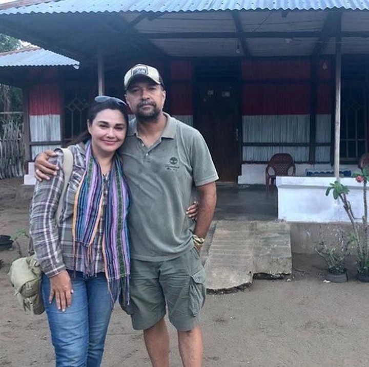 Istrinya cantik, suaminya tampan. Klop deh, he-he-he. (Foto: Instagram/ @alenia259)