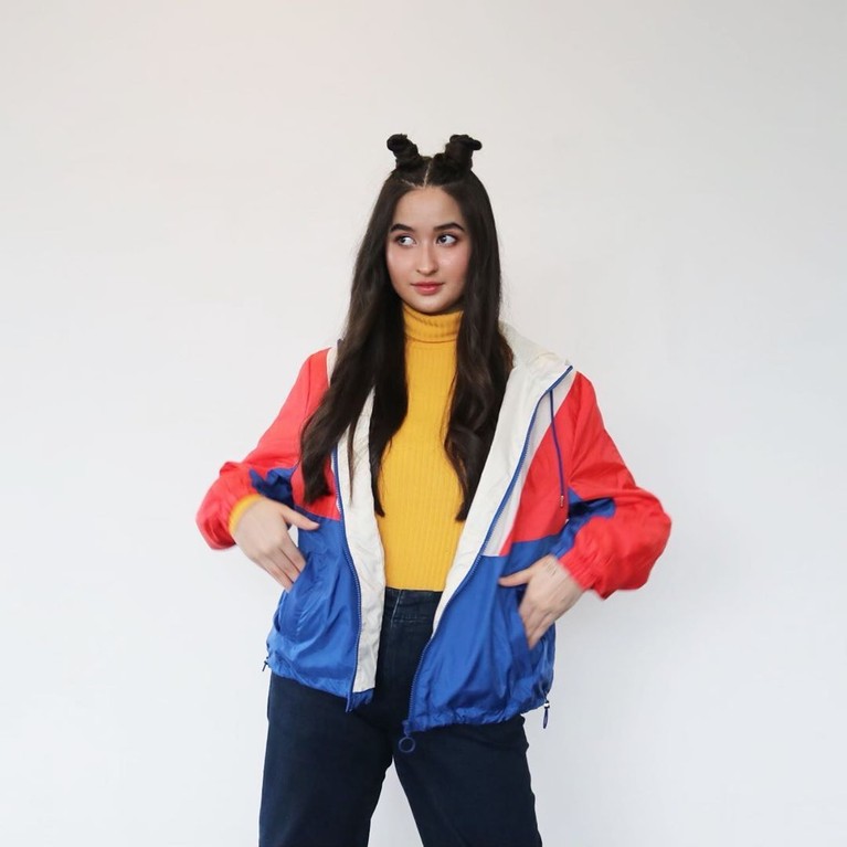6 Potret Cantik Stephanie Poetri Pelantun I Love You 3000 Memiliki suara merdu, paras cantik Stephani ternyata juga bikin salah fokus lho. Ini dia 6 potret cantik si Pelantun I Love You 3000.
