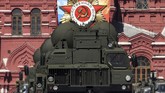 FOTO : Rudal S-400, Disukai Turki Dijauhi Amerika Serikat Kecepatan rudal ini bisa mencapai 4,8 kilometer per detik, dan mampu mendeteksi sasaran sejauh 600 kilometer. Disebut sebagai sistem pertahanan udara terbaik.