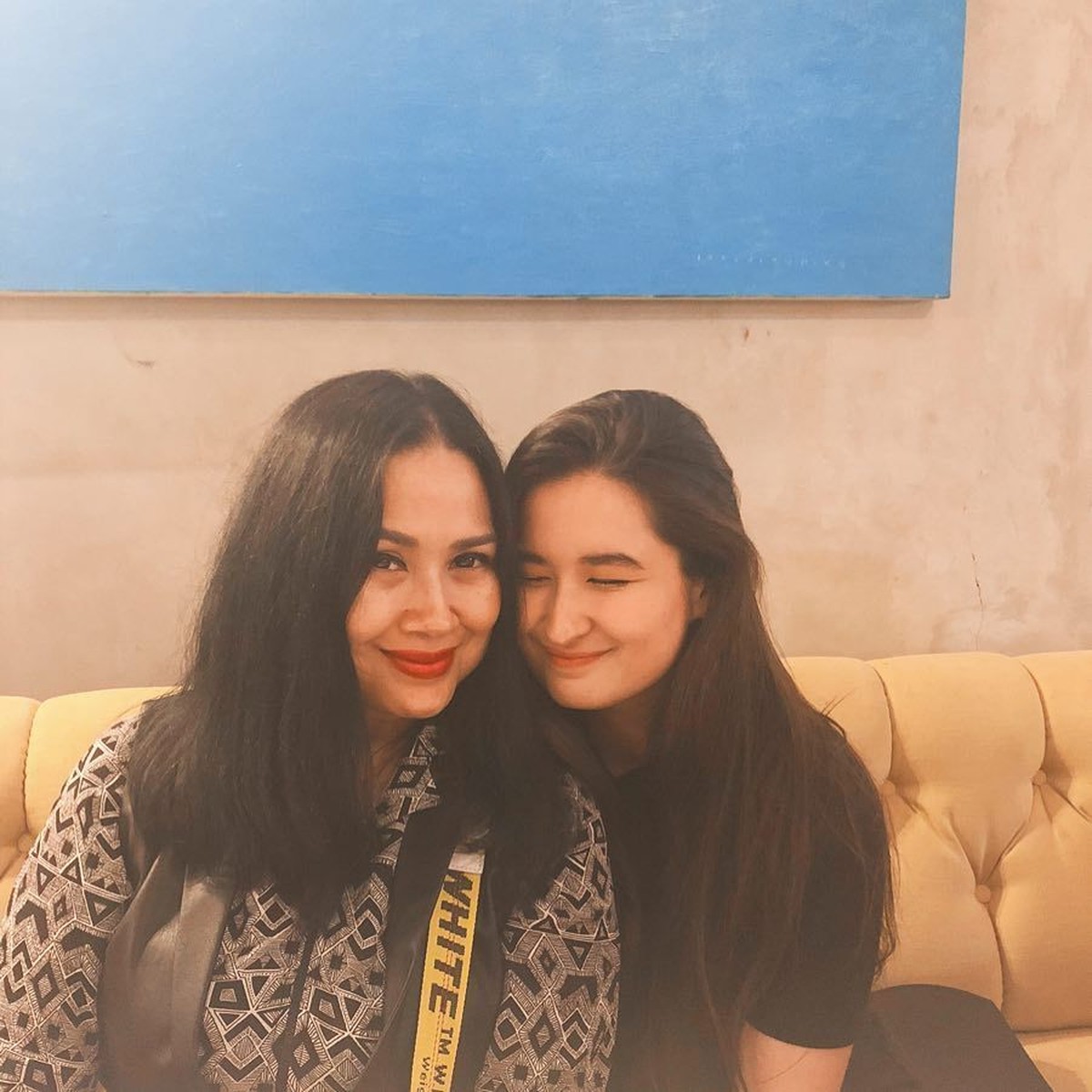 Memiliki suara merdu&comma; paras cantik Stephani ternyata juga bikin salah fokus lho&period; Ini dia 6 potret cantik si Pelantun I Love You 3000&period;