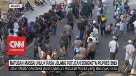 VIDEO: Ratusan Massa Mulai Unjuk Rasa di Gedung MK
