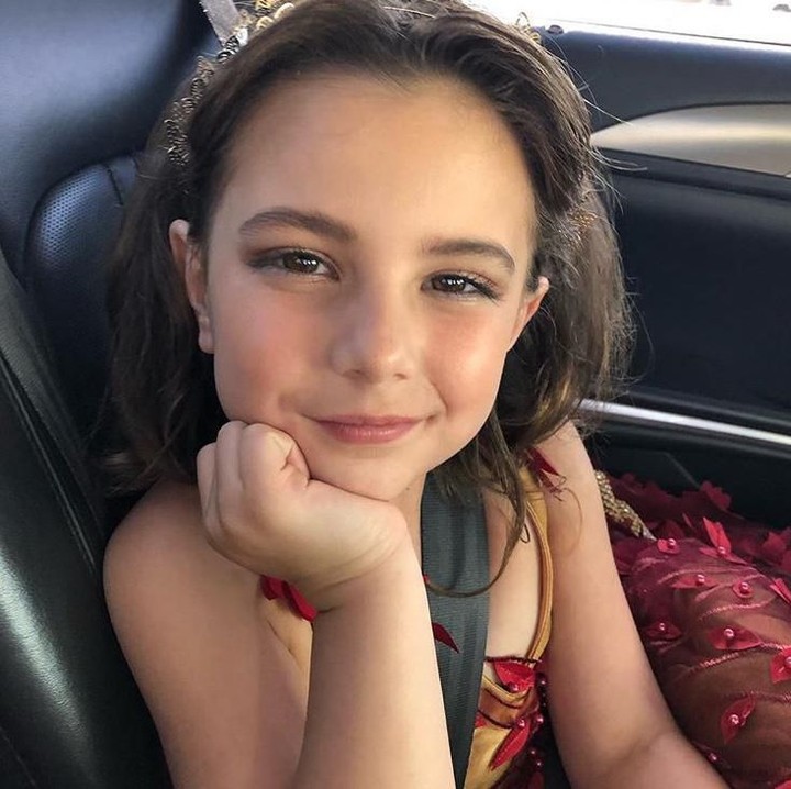 <p>Kecil-kecil, Lexi punya senyuman manis lho. He-he-he. (Foto: Instagram/ @lexi_rabe)</p>