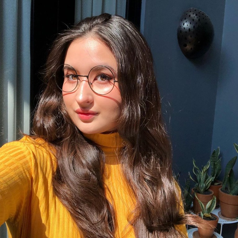 6 Potret Cantik Stephanie Poetri Pelantun I Love You 3000 Memiliki suara merdu, paras cantik Stephani ternyata juga bikin salah fokus lho. Ini dia 6 potret cantik si Pelantun I Love You 3000.
