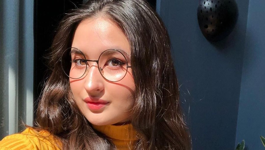 1. Stephanie Poetri Siapa saja lima anak perempuan artis yang berprestasi di luar negeri?