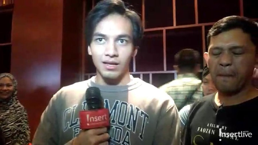 Jefri Nichol datang ke premiere film bertajuk Say I Love You yang diperankan oleh kekasih sari Jefri Nichol.