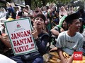 Massa Aksi Depan Gedung MK Gelar Yasinan Berjamaah