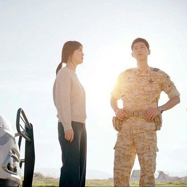 Mengenang Kemesraan Song Hye Kyo dan Song Joong Ki Melihat kembali kemesraan Song Song Couple, Song Hye Kyo dan Song Joong Ki yang akan segera bercerai.