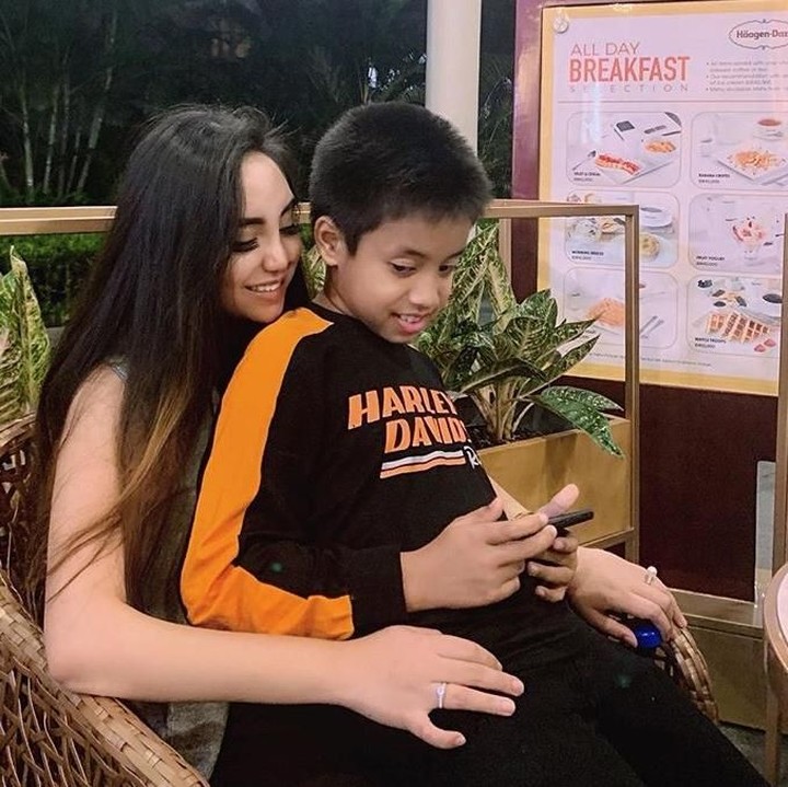 Kompak plus rukun selalu ya Alma dan Sean. (Foto: Instagram/ @salmafinasunan)