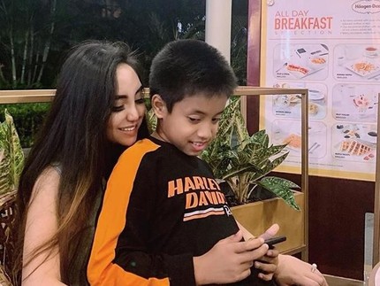 Momen Manis Salmafina Sunan Bersama Adik Tercinta
