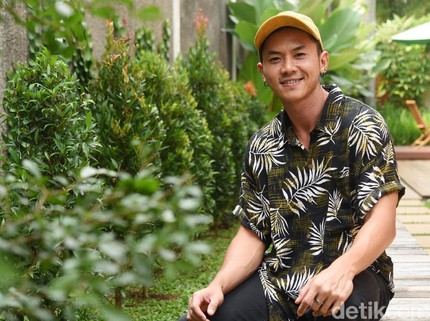 Dibesarkan Ortu Beda Keyakinan, Rafael SMASH Sempat Jalani 3 Agama
