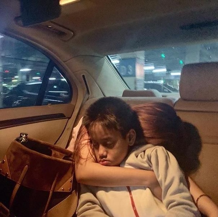 <div>Sweet! Peluk hangat Alma untuk adik tercintanya. (Foto: Instagram/ @salmafinasunan)</div><div> </div>