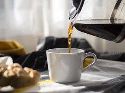 Studi Sebut Rutin Minum Kopi Bikin Tulang Lebih Kuat