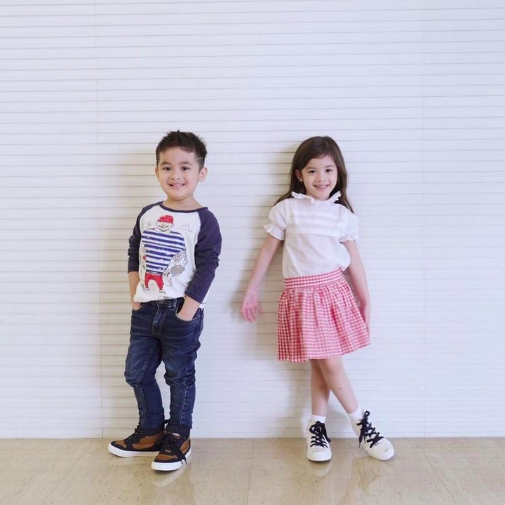 <span class="im"> Namanya juga anak kembar, pastinya mereka terlihat mirip ya. (Foto: Instagram @twinszfrizzy)</span>