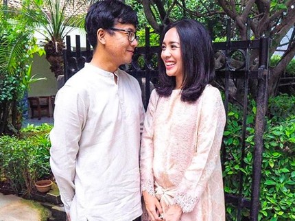 10 Tahun Menikah, Intip Kebersamaan Dea Ananda & Suami