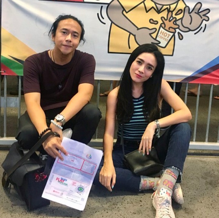 Dea menceritakan kalau mereka memiliki aturan tersendiri sebagai pasangan suami istri. Enggak perlu pusing mikir banyak hal yang penting happy dan enggak lupa berbagi. (Foto: Instagram @dea-ananda)