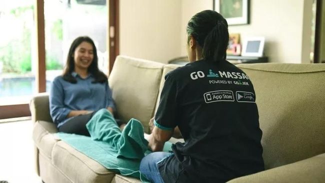 Riset LD UI: Go-Life Paling Bantu Mitra Perempuan Bandung Mitra Go-Life yang mencakup Go-Clean dan Go-Massage, menyumbang kontribusi sebesar Rp46 miliar ke dalam perekonomian Kota Bandung.