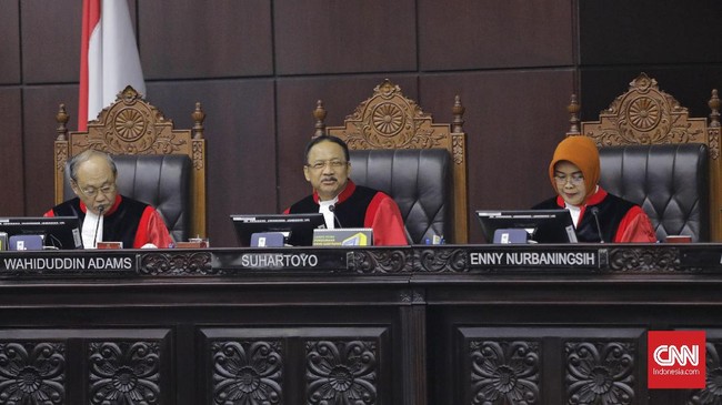 Majelis Kehormatan Mahkamah Konstitusi (MKMK) diharapkan bekerja secepatnya menangani banyaknya laporan dugaan pelanggaran kode etik hakim konstitusi.