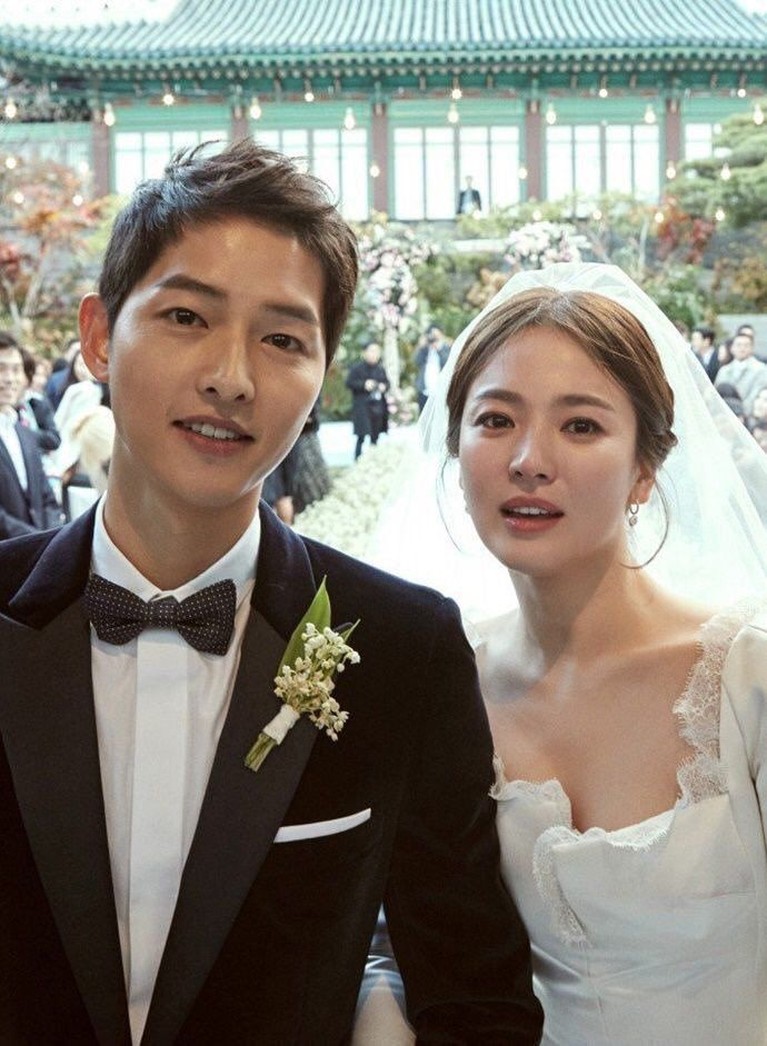 Melihat kembali kemesraan Song Song Couple, Song Hye Kyo dan Song Joong Ki yang akan segera bercerai.
