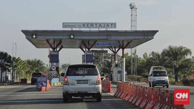 Pengerjaan tol akses ke Bandara Kertajati di Kabupaten Majalengka, Jawa Barat sudah mencapai 74 persen dan ditargetkan dapat beroperasi pada November 2021.