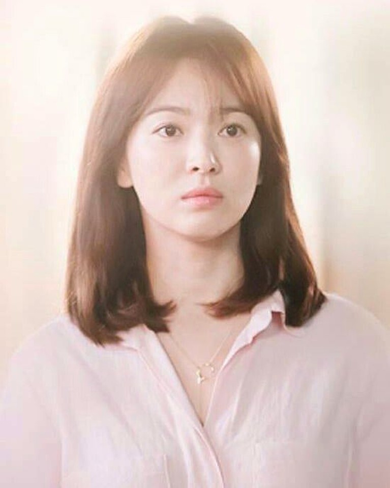 Gaya Imut Song Hye Kyo, Calon Janda Song Joong Ki yang Awet Muda Siapa yanvg tak terpesona dengan Song Hye Kyo, artis berusia 37 tahun ini tetap tampi imut meski tak muda lagi.