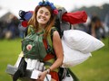 FOTO : Senyum di Bawah Matahari Festival Glastonbury