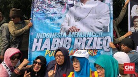 Pesan Rindu untuk Rizieq Shihab di Aksi Kawal MK