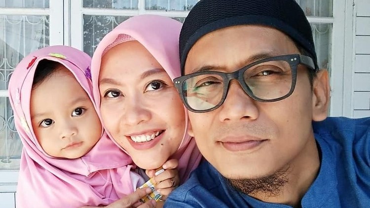 Kebahagiaan sekaligus kesedihan dirasakan istri almarhum Bani 'Seventeen', usai kelahiran putri keduanya.